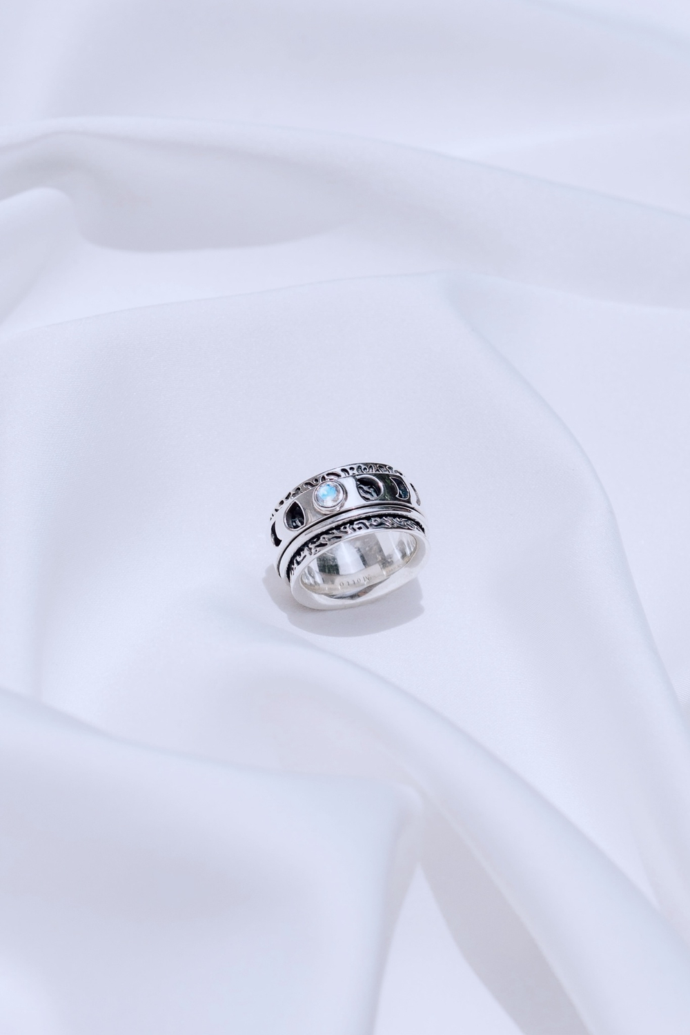 Кольцо «Полнолуние» с лунным радужным камнем и лабрадоритом