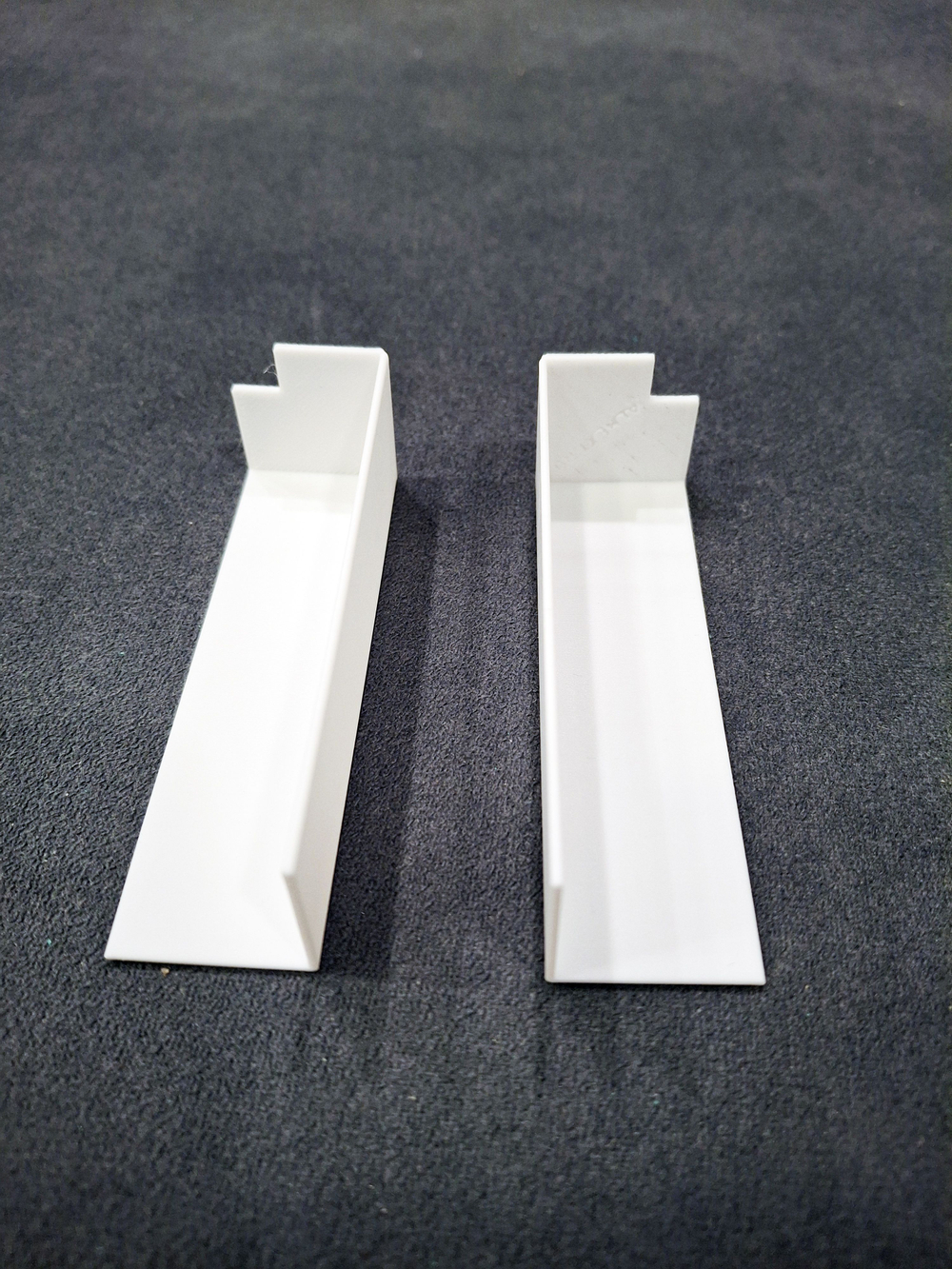 Угол наружный для плинтуса 58*16 мм (цвет: серый бетон) - 2 шт.