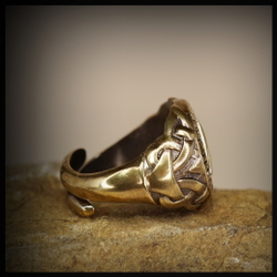 Кольцо-печатка "Валькнут" литье художественное , латунь