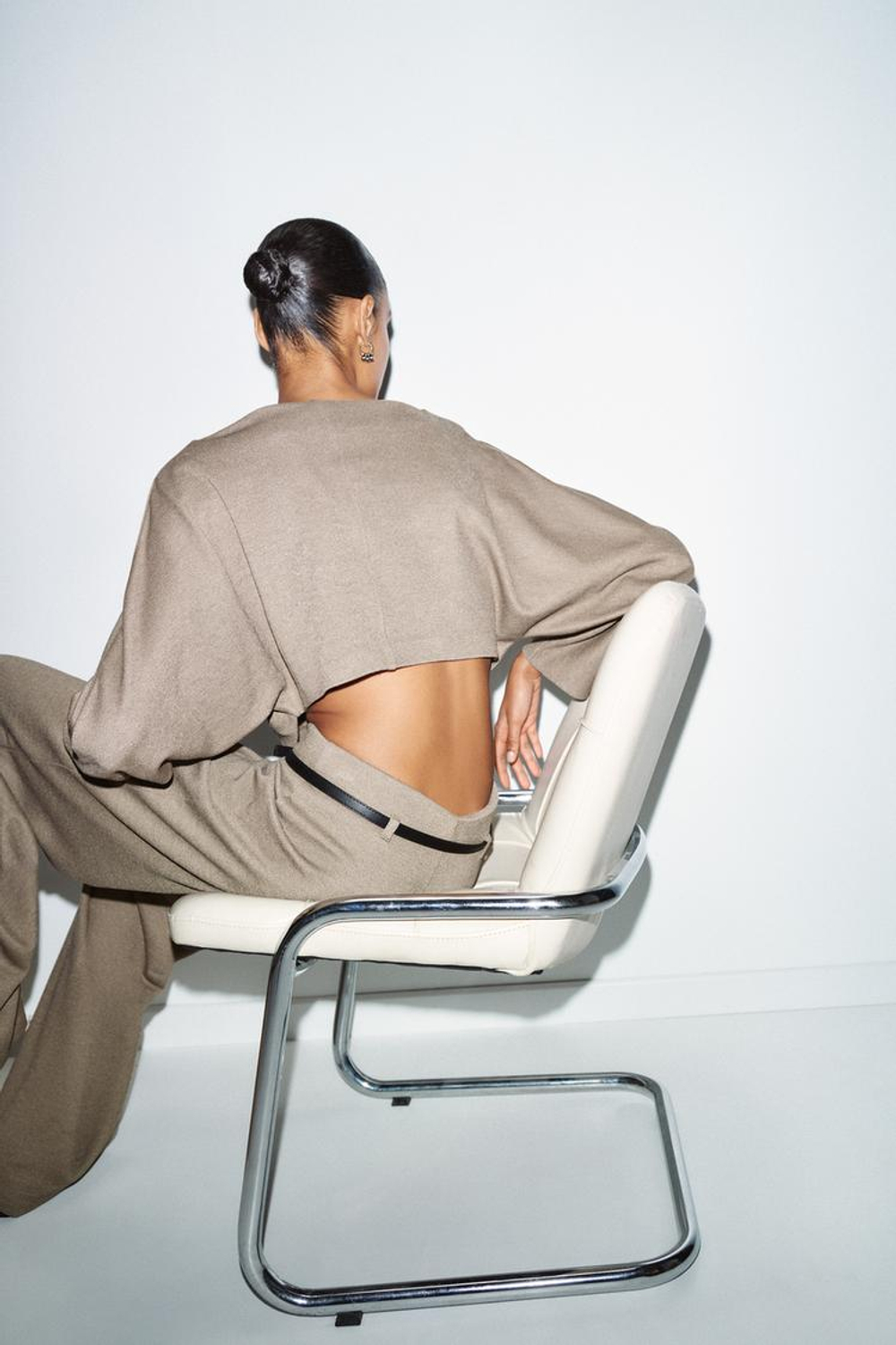 ZARA УКОРОЧЕННЫЙ ТОП С ДЛИННЫМИ РУКАВАМИ, БЕЖЕВЫЙ