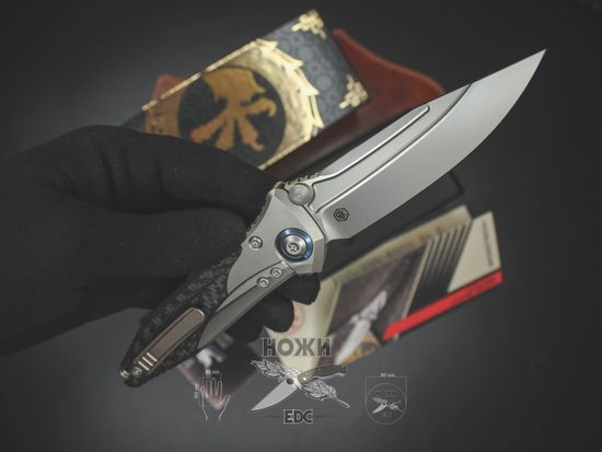 Складной нож Microtech Socom Bravo S/E Standard Carbon Titanium 260-7-CFTI c клинком из стали Böhler M390 Microclean®, рукоять титан / карбон