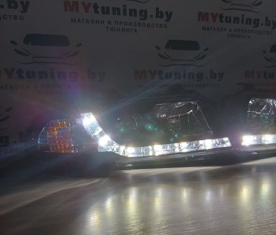 Фары передние BLACK для AUDI A4 01.99-09.00