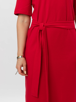 Платье спортивное с разрезами и поясом