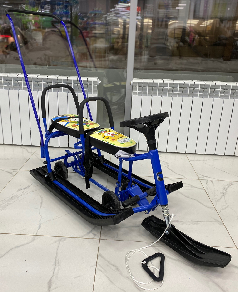 Снегокат 507 высокий SNOWKAT TWINS BABY Wheel для двоих, с 2 склад спинк. П-обр толк. колёса Жирафик