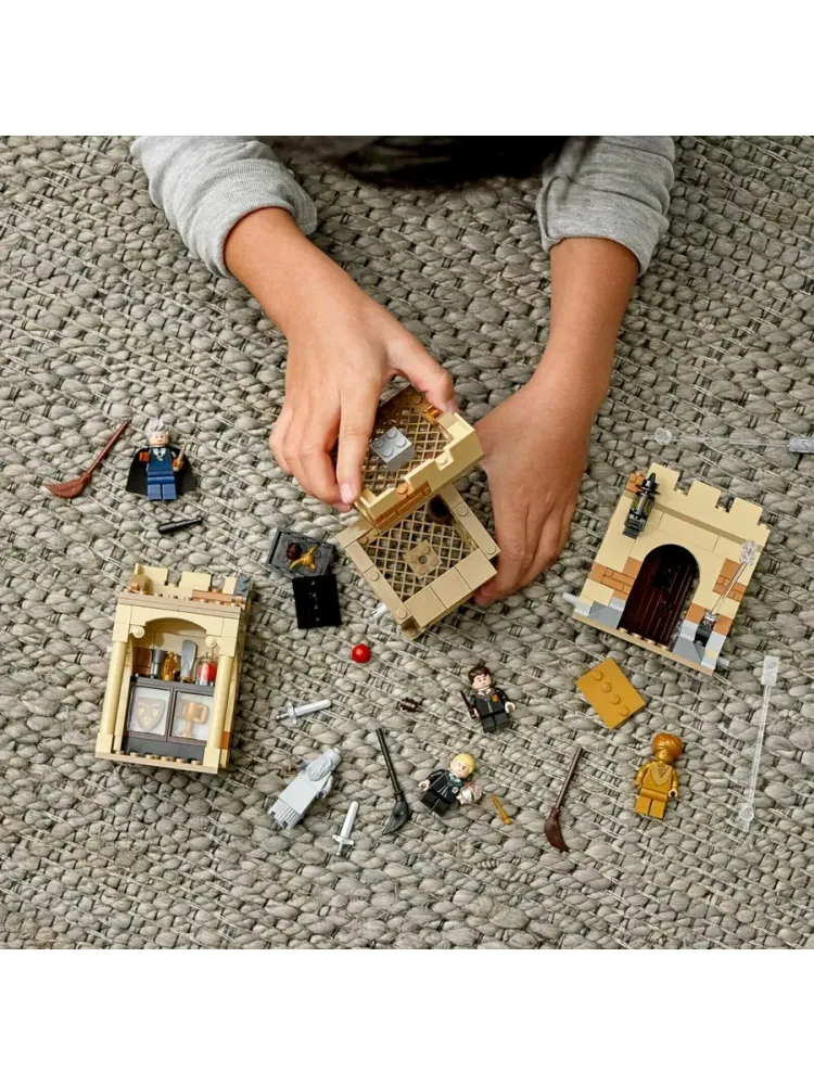 Конструктор 76395 Harry Potter Хогвартс: первый урок полётов