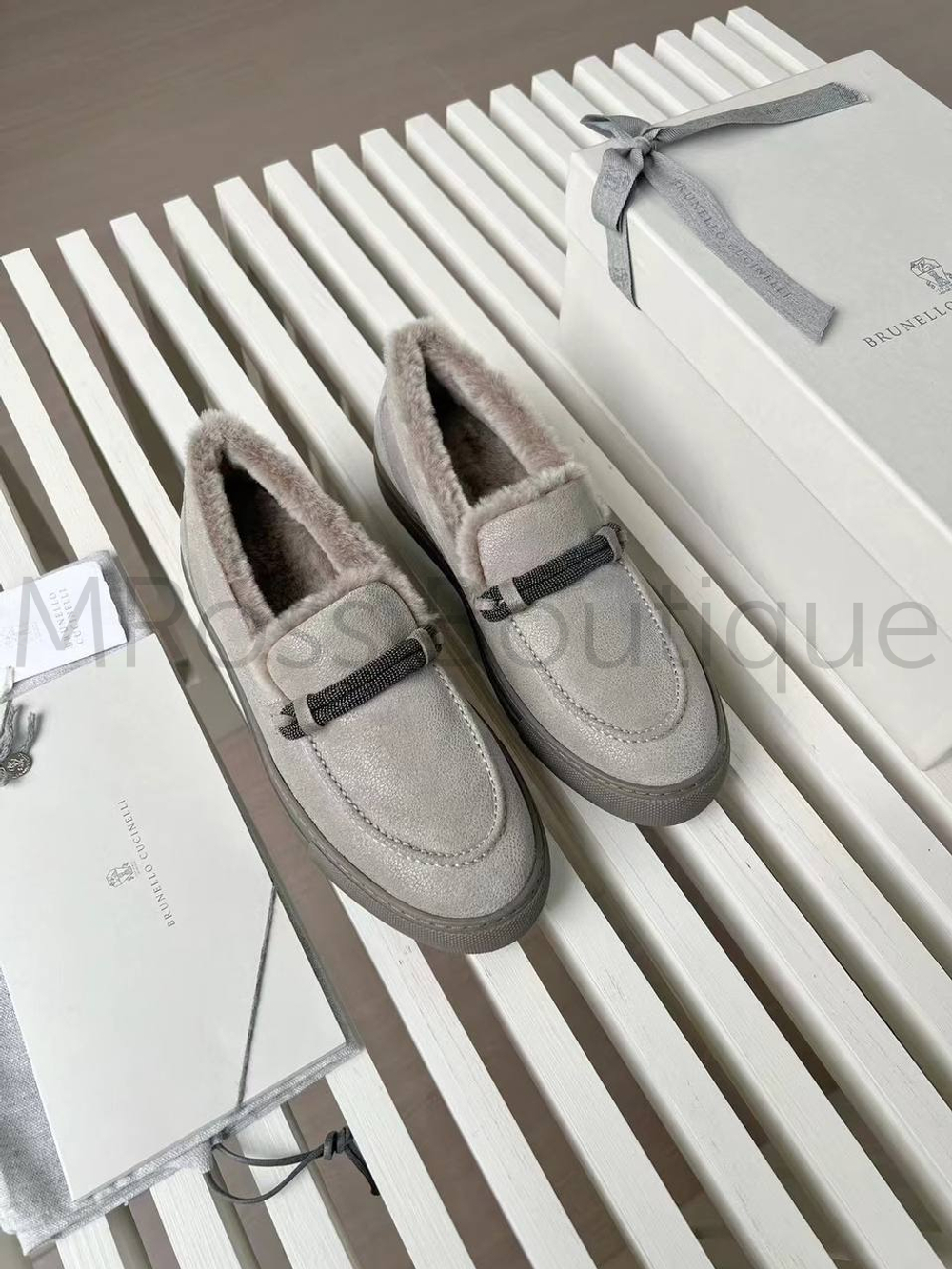 Женские лоферы серые Brunello Cucinelli с мехом