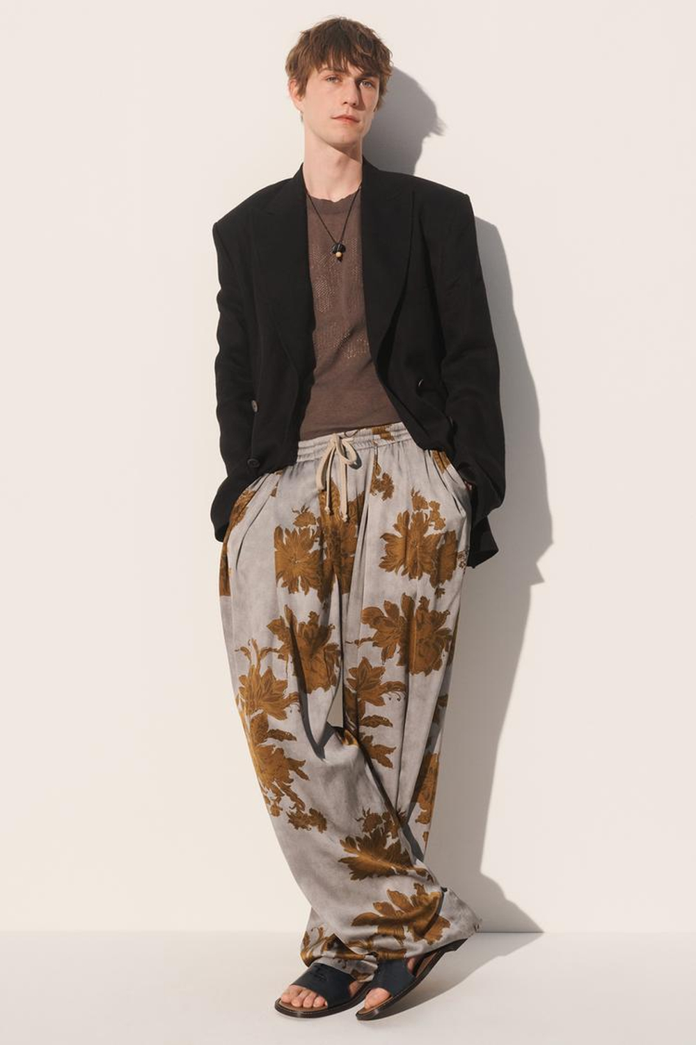 ZARA СТРУЯЩИЕСЯ БРЮКИ С ЦВЕТОЧНЫМ ПРИНТОМ, С ПРИНТОМ