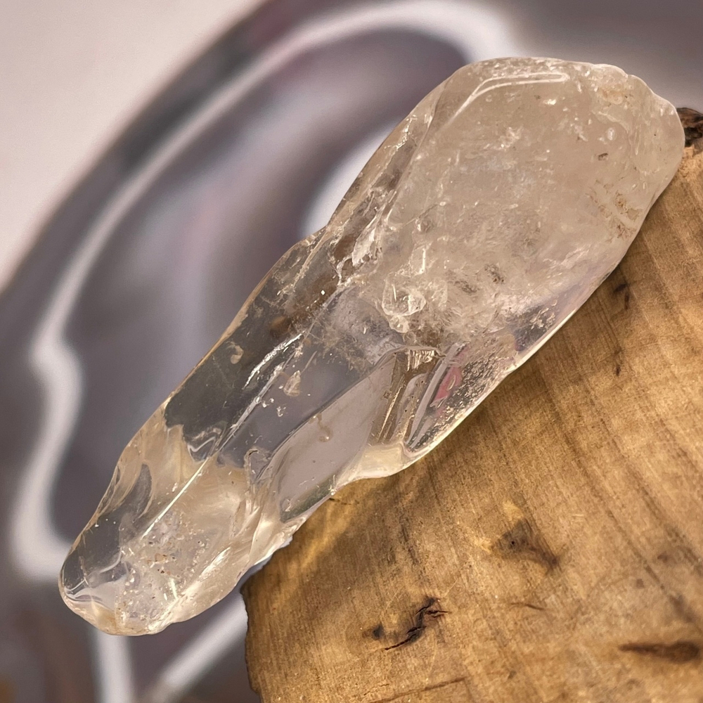 38421 Горный хрусталь галтованный кристалл 60мм