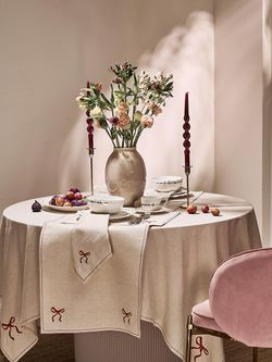 Дорожка на стол Fancy Bows бежевого цвета из коллекции Essential, 45x150 см