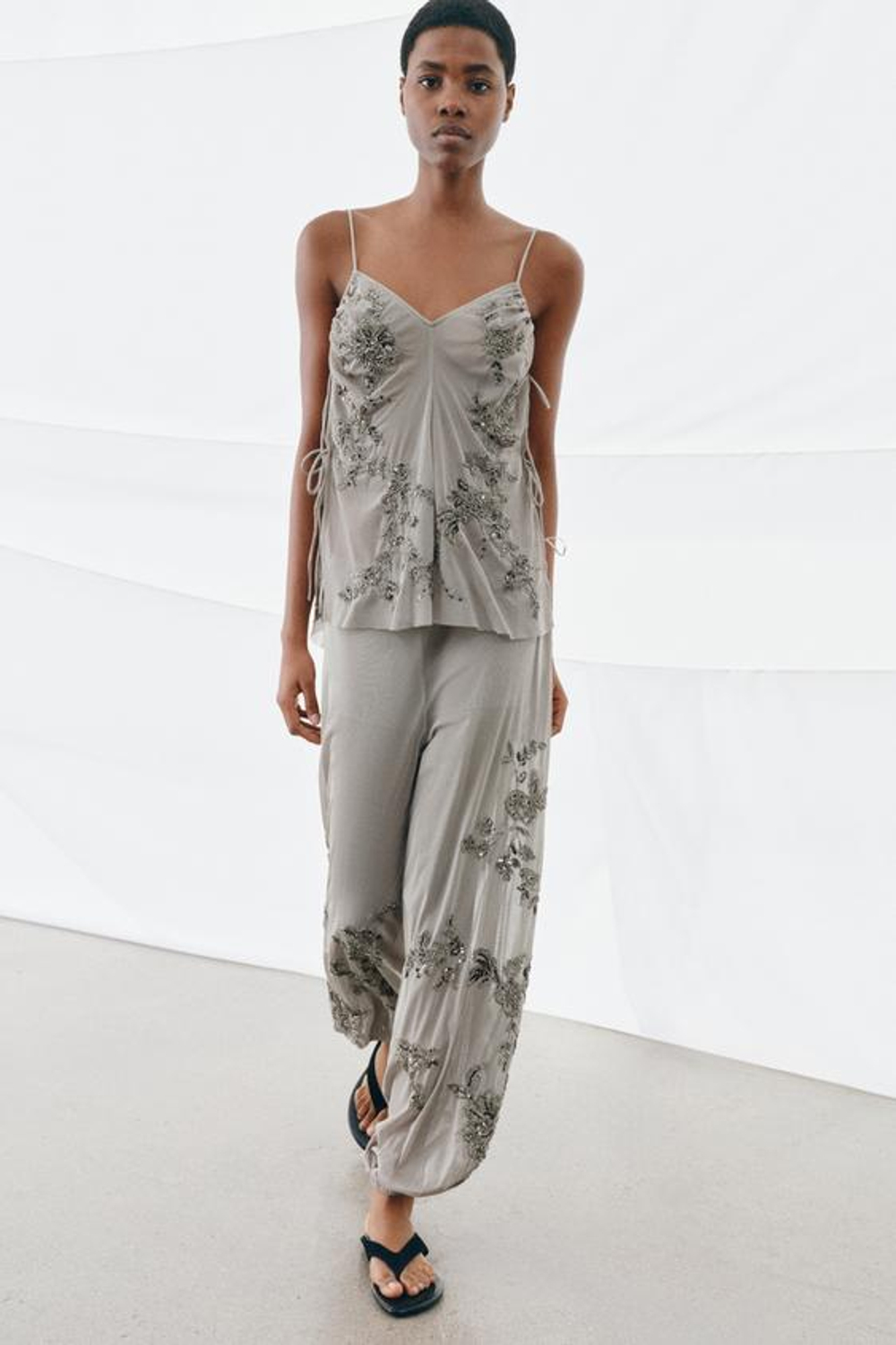 ZARA ШАРОВАРЫ С ВЫШИВКОЙ, СВЕТЛО-СЕРЫЙ