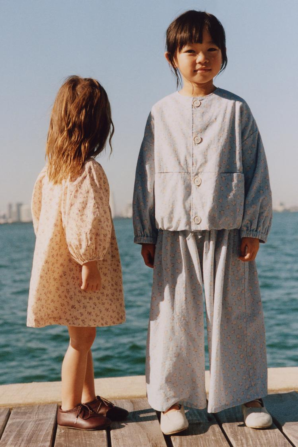 ZARA TIMELESZ - БРЮКИ С ЦВЕТОЧНЫМ ПРИНТОМ, ГОЛУБОЙ