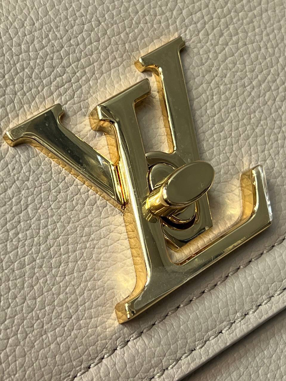 Сумка Louis Vuitton Lockme Chain East West