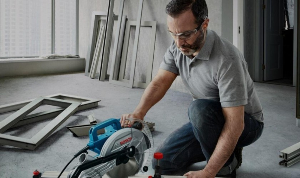 Пила торцовочная сетевая BOSCH GCM 216 0601B33000