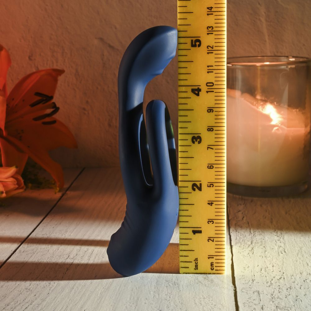 Синее эрекционное виброкольцо с двойным подхватом мошонки Ring Around The Rosy