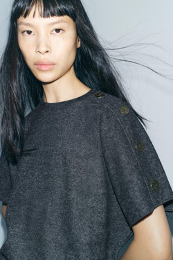 ZARA ТОП ИЗ МЯГКОЙ ТКАНИ С ПУГОВИЦАМИ, СЕРЫЙ С МЕЛАНЖЕВЫМ ЭФФЕКТОМ