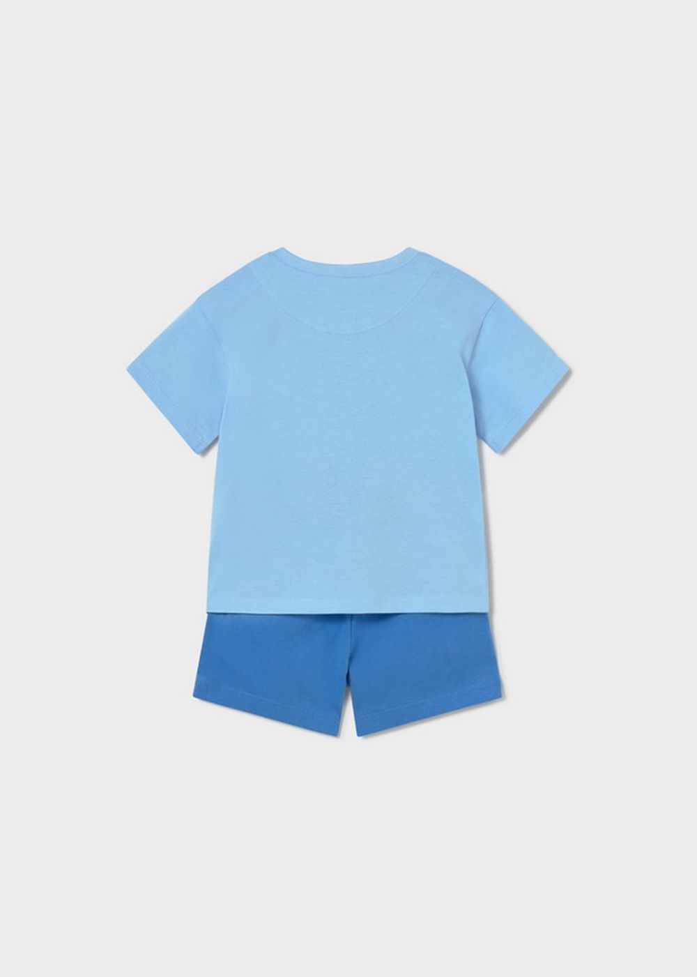 футболка с шортами