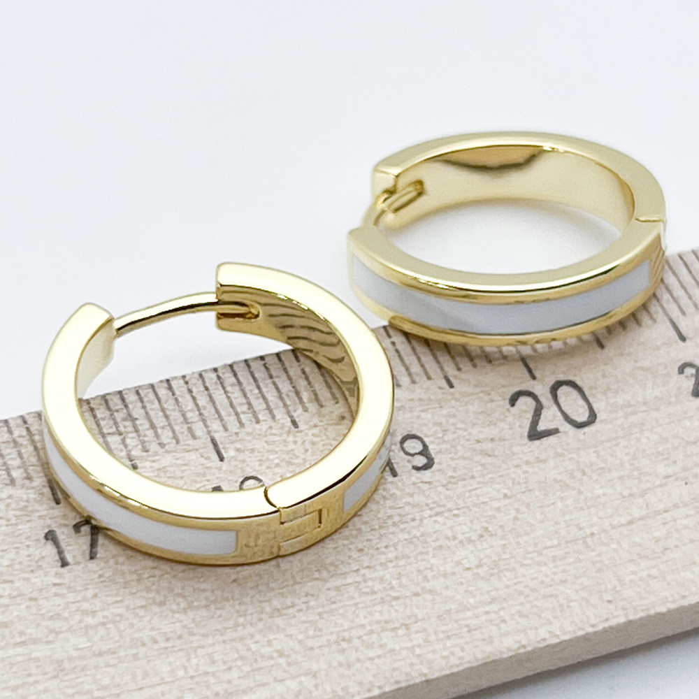 Ювелирные швензы Конго с позолотой, белая эмаль, размер 20 мм, цена за пару