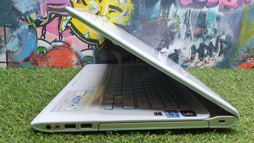 Ноутбук Sony i3/4Gb