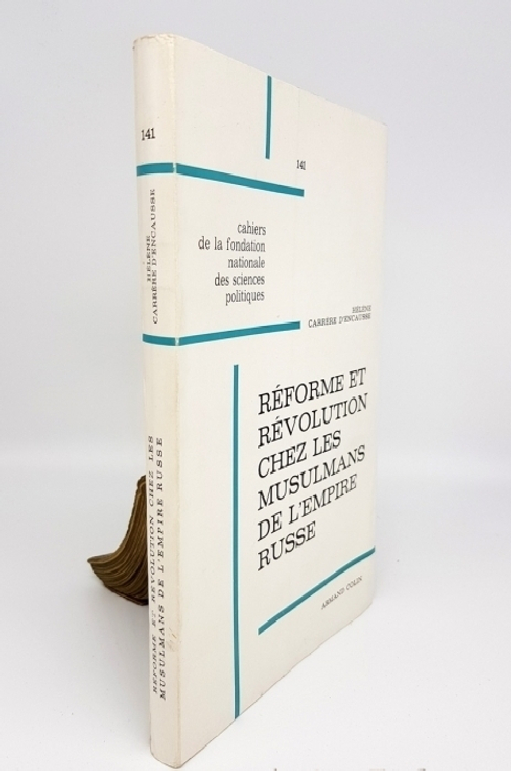 "Reforme et revolution chez les musulmans de LEmpire Russe (Реформы и революция среди мусульман Российской Империи)". Helene Carrere DEncausse (Элен Каррер ДЭнкос)