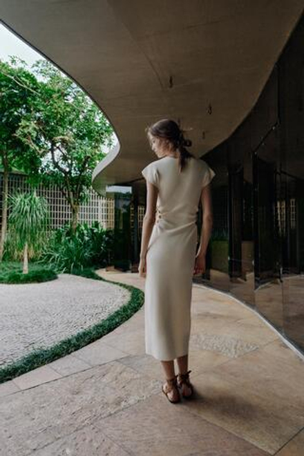 ZARA ТРИКОТАЖНОЕ ПЛАТЬЕ С ВЫРЕЗАМИ И БУСИНАМИ, ЭКРЮ