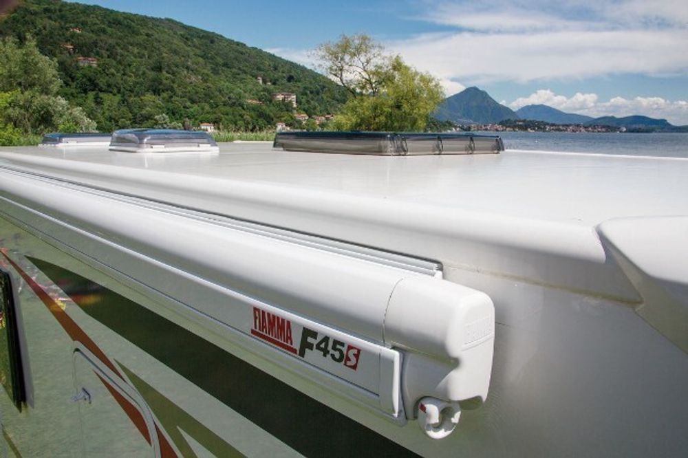 Маркиза Fiamma F45s 3.75м, настенная, корпус Titanium (серебристый металлик) полотно серое
