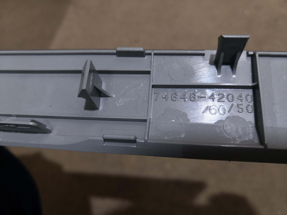 Накладка обшивки двери левая задняя RAV4 (XA40) 12-19 Б/У Оригинал 7464642040