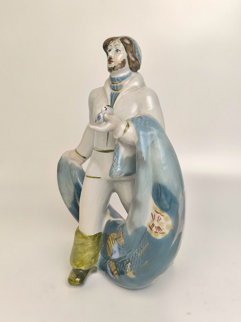 Фарфоровая статуэтка "Рыбак с сетью" Полонное ЗХК