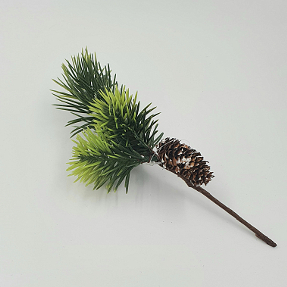 Ветка короткая еловая с шишкой. 25 см