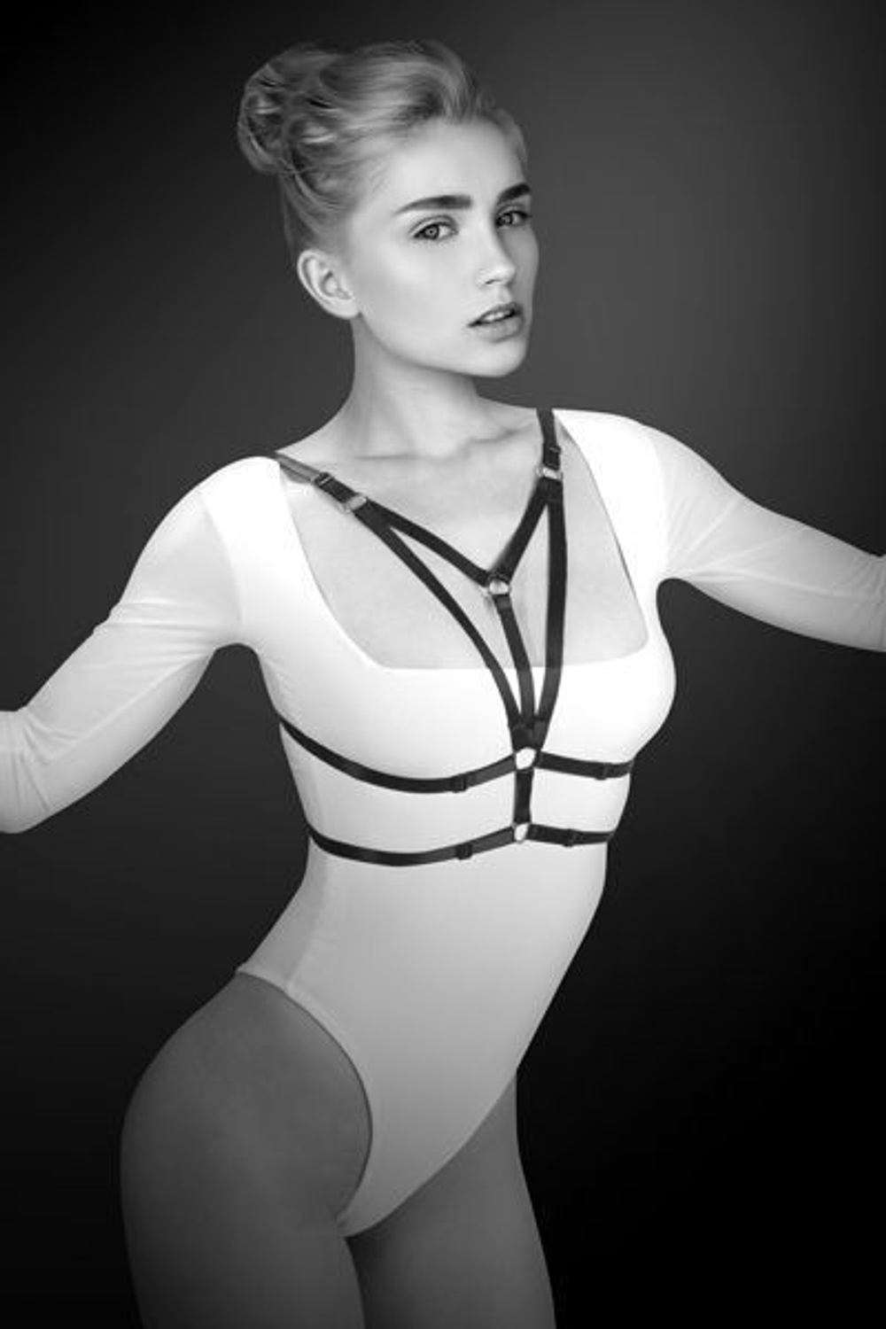 Черная упряжь на грудь Laura (Размер: S-M-L) (Цвет: черный)