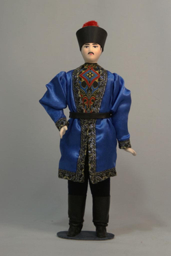 Кукла фарфоровая Калмык в праздничном мужском костюме