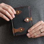 Ежедневник-блокнот А6 недатированный ручной работы из толстой натуральной чёрной кожи OKEJ-06