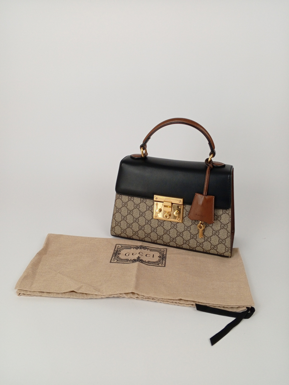 Сумка Gucci Padlock GG Supreme Top Handle Bag