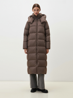 Объемный удлиненный пуховик