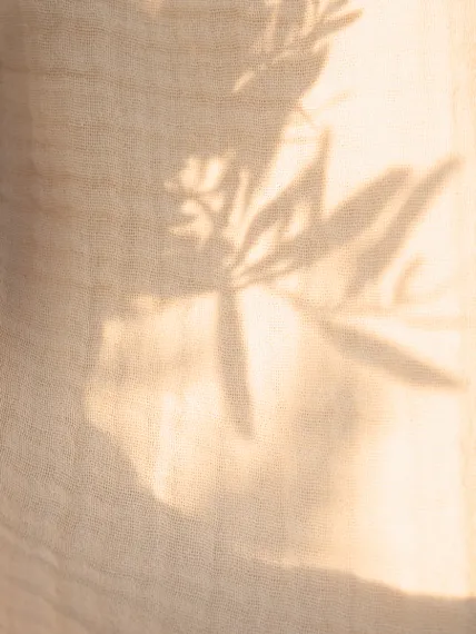 Покрывало двухстороннее из многослойного муслина цвета охры из коллекции essential, 230x250 см