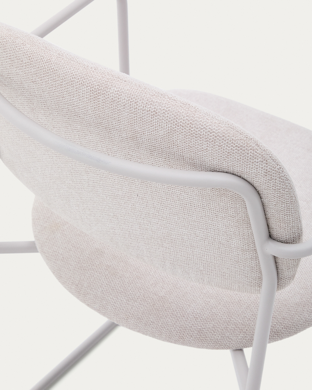 Стул Meli из бежевого шенилла с бежевой металлической структурой