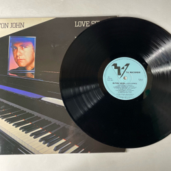 Винтажная виниловая пластинка LP Elton John Сборник Love Songs (Англия 1982) Sorry Seems To Be The Hardest Word