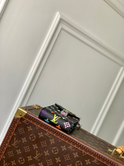 Louis Vuitton Phone Pouch Metis