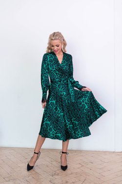 Платье на запах в изумрудном цвете