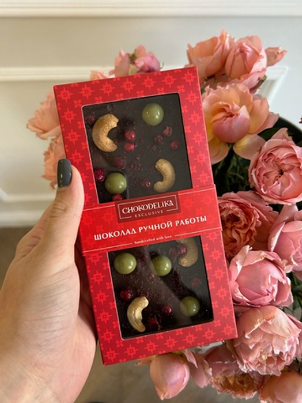 Шоколад ручной работы с брусникой, вишней и кешью