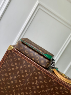 Louis Vuitton Trio Messenger