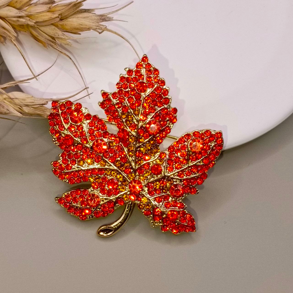 Брошь "Кленовый лист"