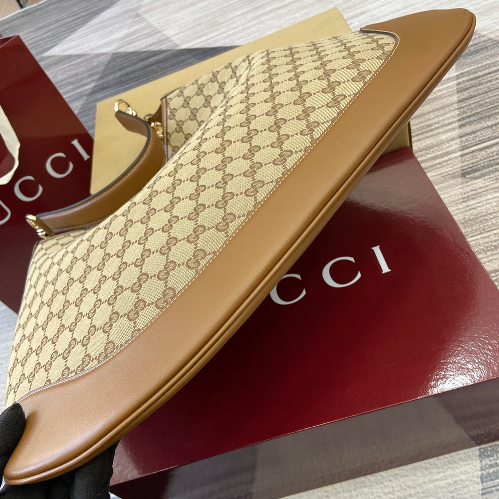 Gucci B Medium Shoulder Bag 49 cm