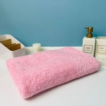 Полотенце махровое 70*140см «Vivien» цвет розовая гвоздика 10110 плотность 400гр/м2 с петелькой-подвесом