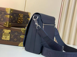 Сумка-мессенджер Louis Vuitton