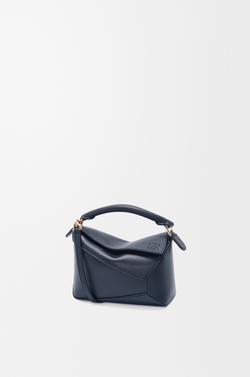 Loewe Мини-сумка Puzzle Edge из мягкой зернистой телячьей кожи, морской синий
