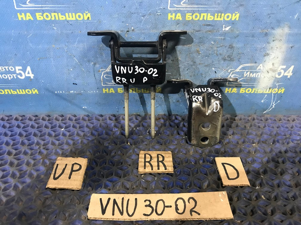 Петля двери задней правой NISSAN PRESAGE 1998