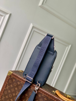 Louis Vuitton Avenue Slingbag PM