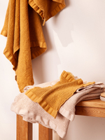 Полотенце для лица из умягченной вафли цвета охры из коллекции essential, 30x30 см