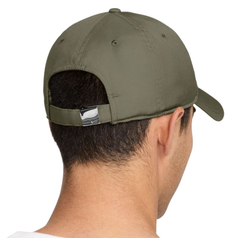 Теннисная кепка Nike Dri-Fit Club Unstructured Metal Swoosh - medium olive/white