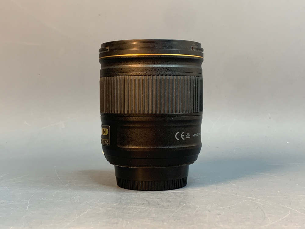 Nikon 28mm f/1.8G AF-S Nikkor б.